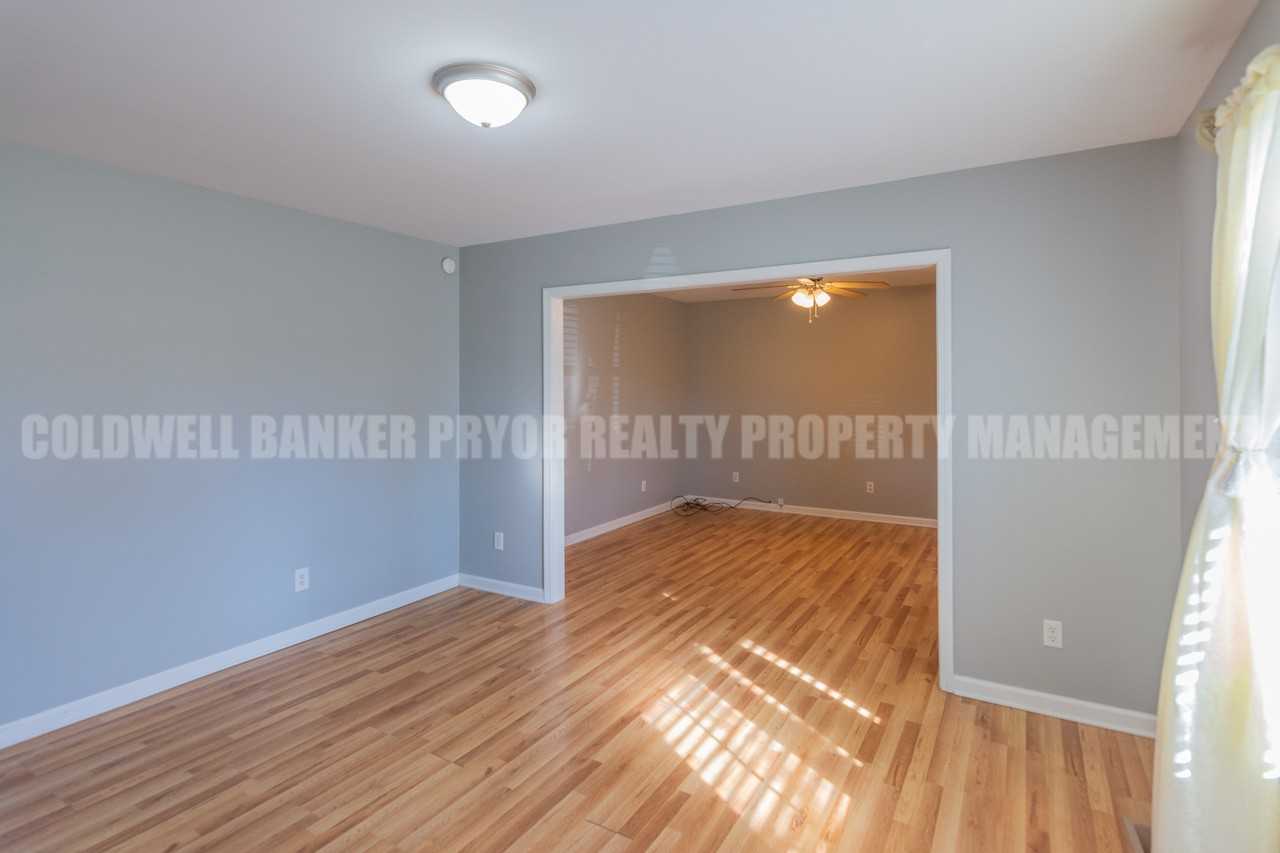 345 Yoakum St #1 - Photo 7 of 32