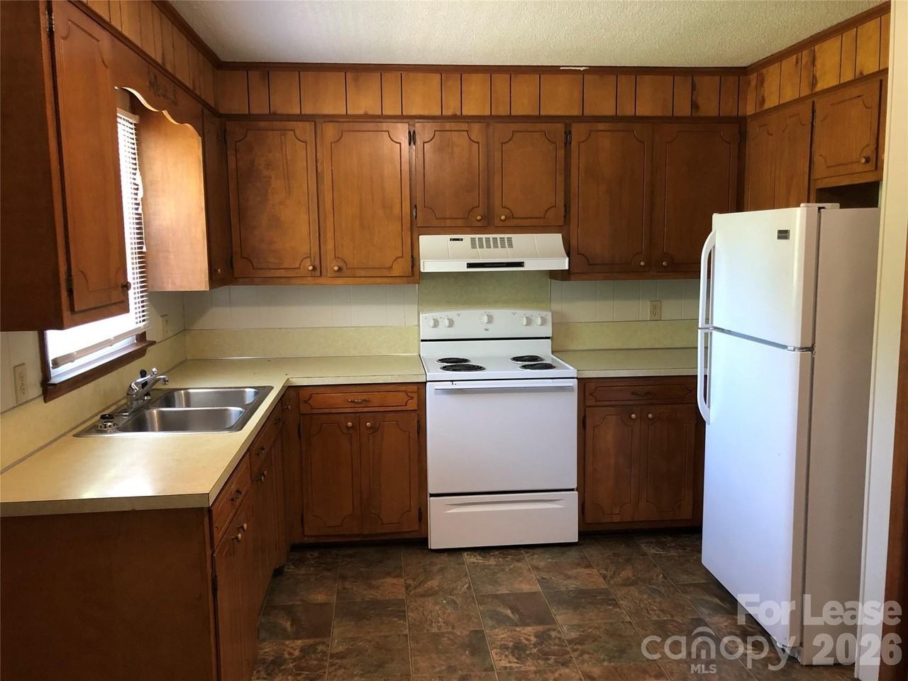 1411 Roundtree Ln Unit 132 #132 - Photo 3 of 7