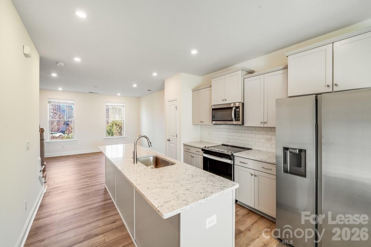 334 Simeon Dr - Photo 3 of 27