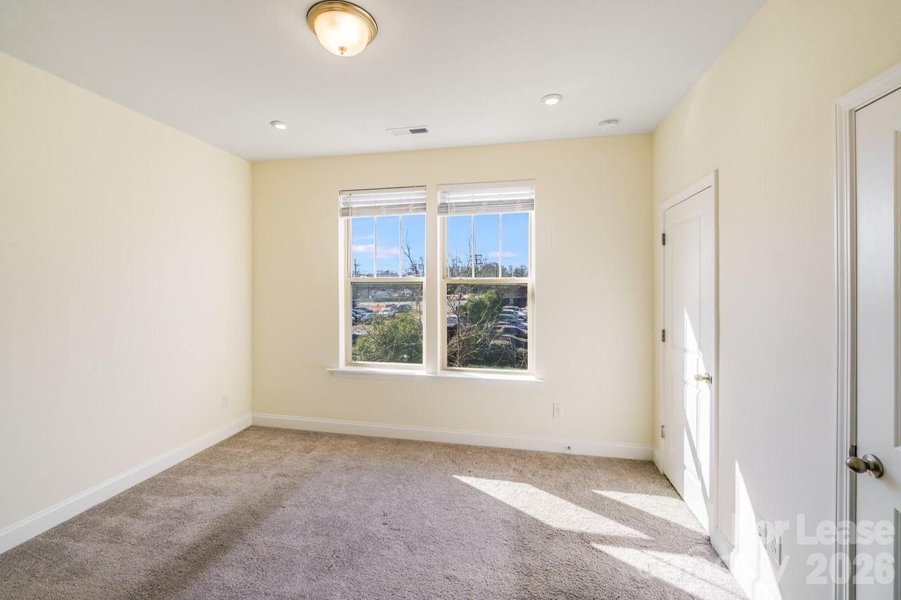 334 Simeon Dr - Photo 4 of 27