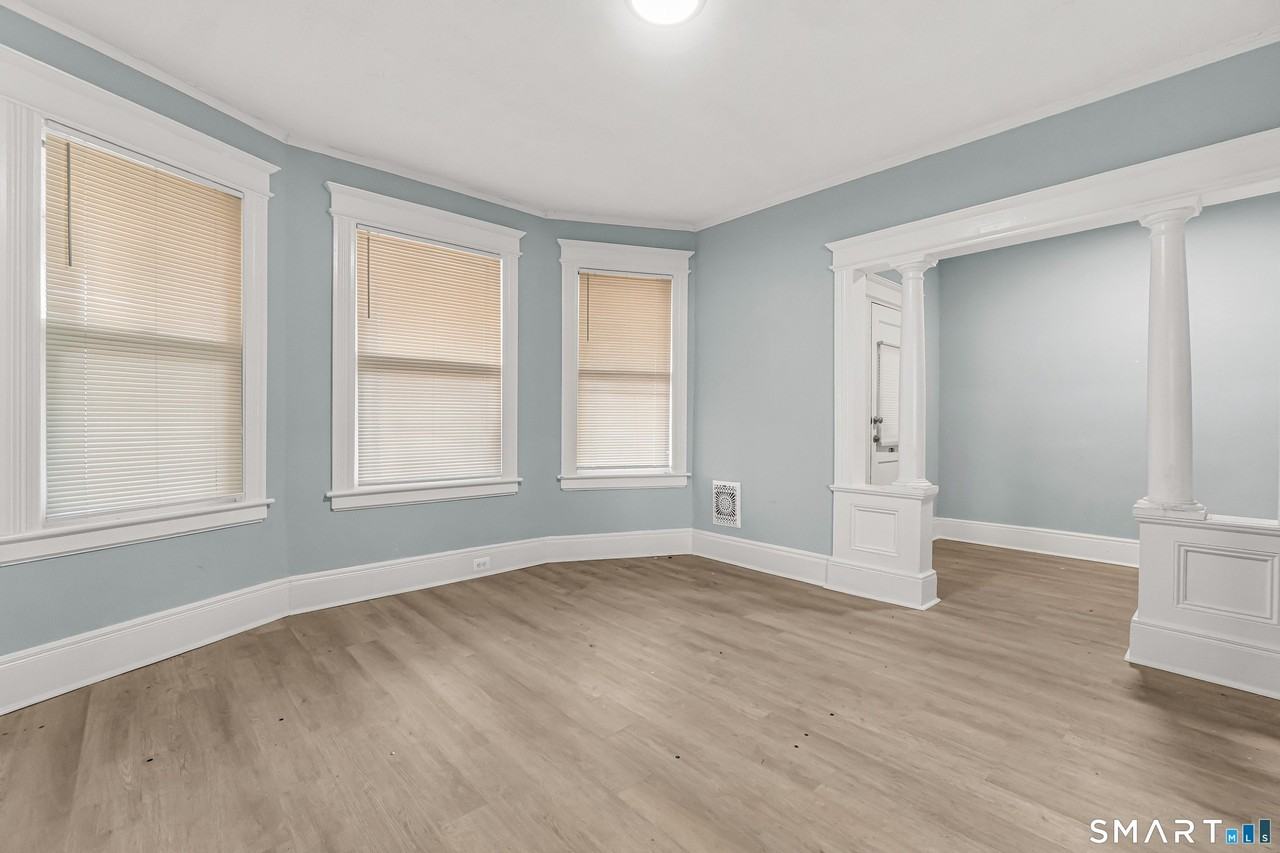 105 Carleton Ave - Photo 2 of 26