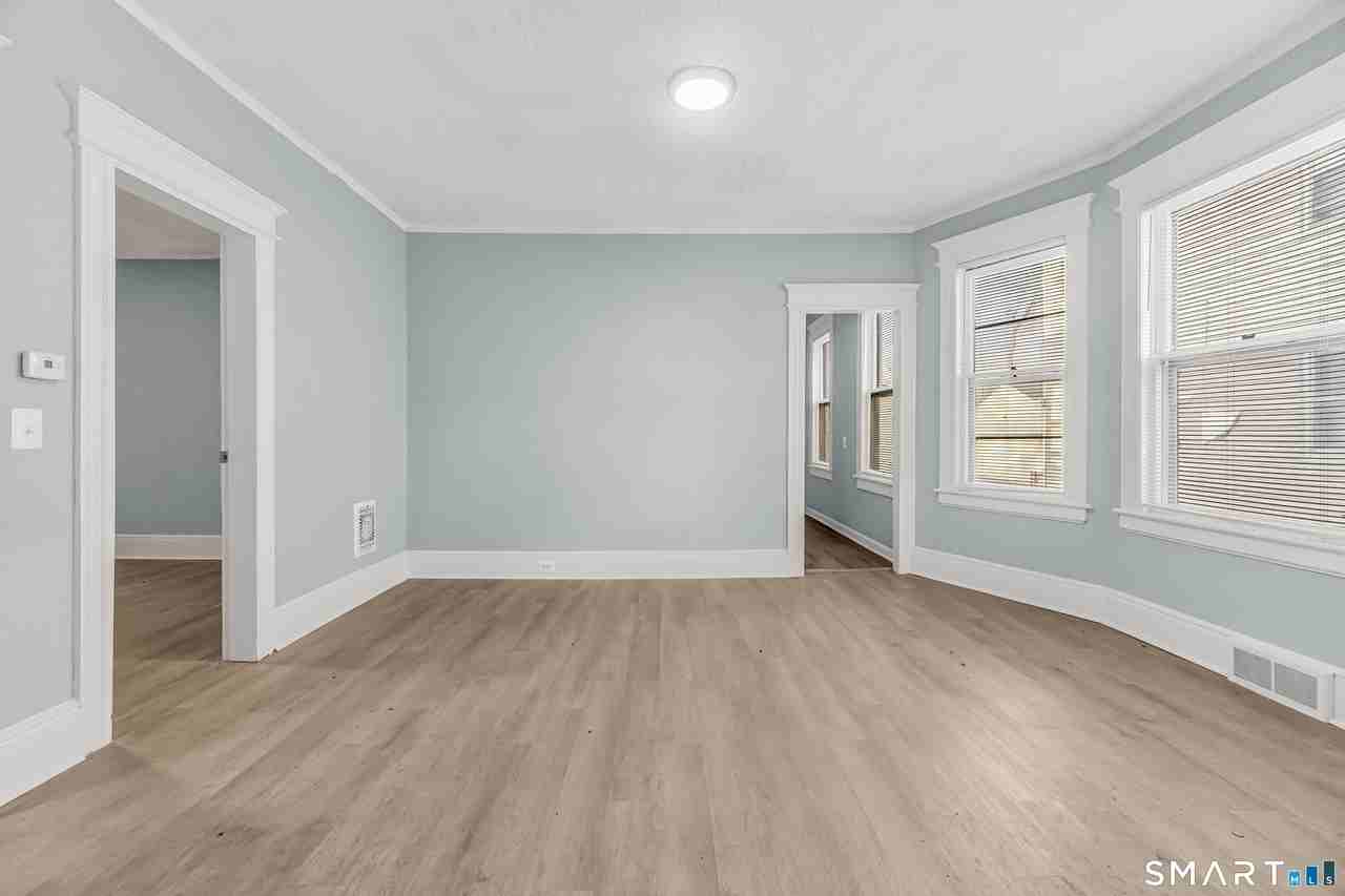 105 Carleton Ave - Photo 7 of 26