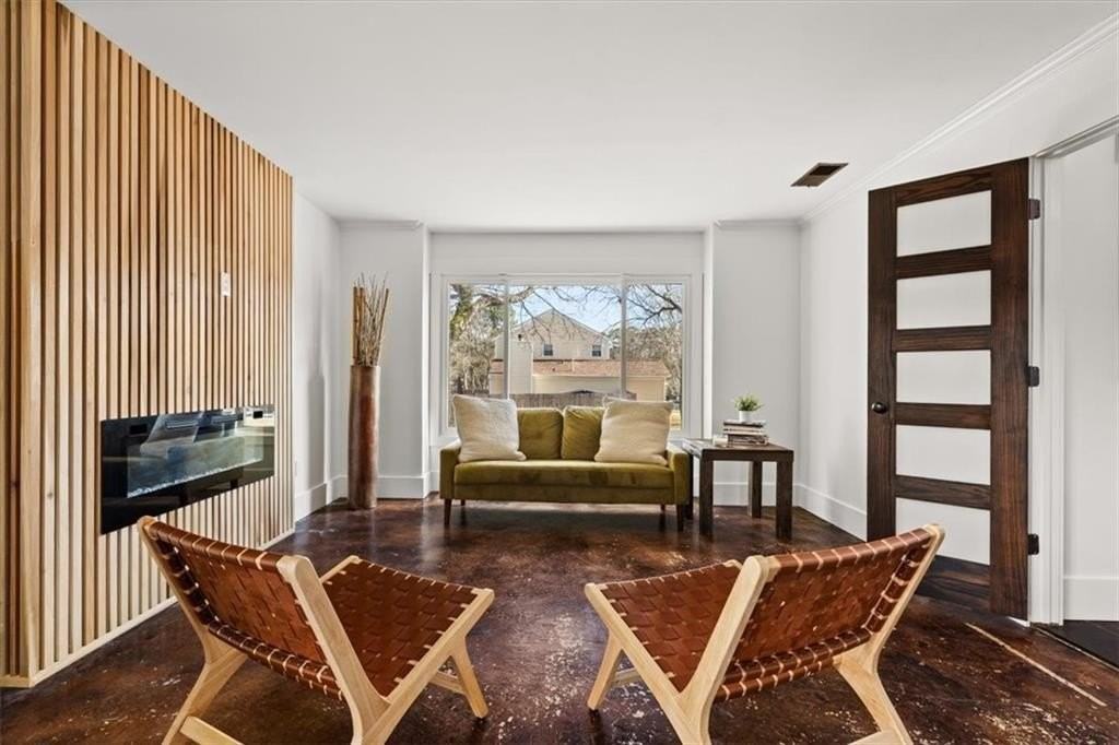 425 Mikasa Dr - Photo 4 of 41