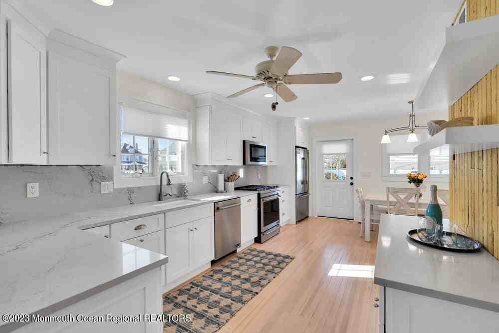 303 B St - Photo 3 of 50