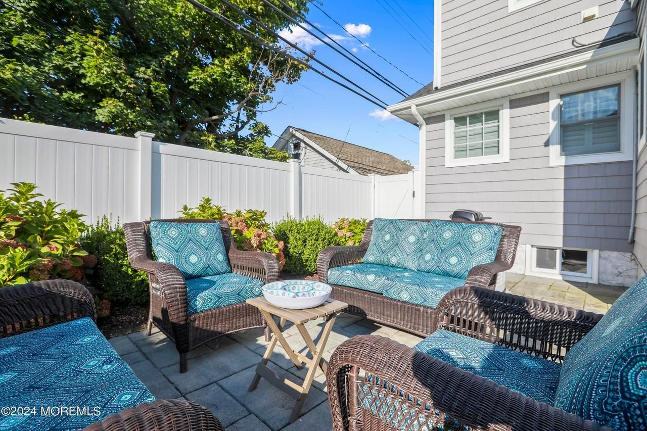 303 B St - Photo 4 of 50