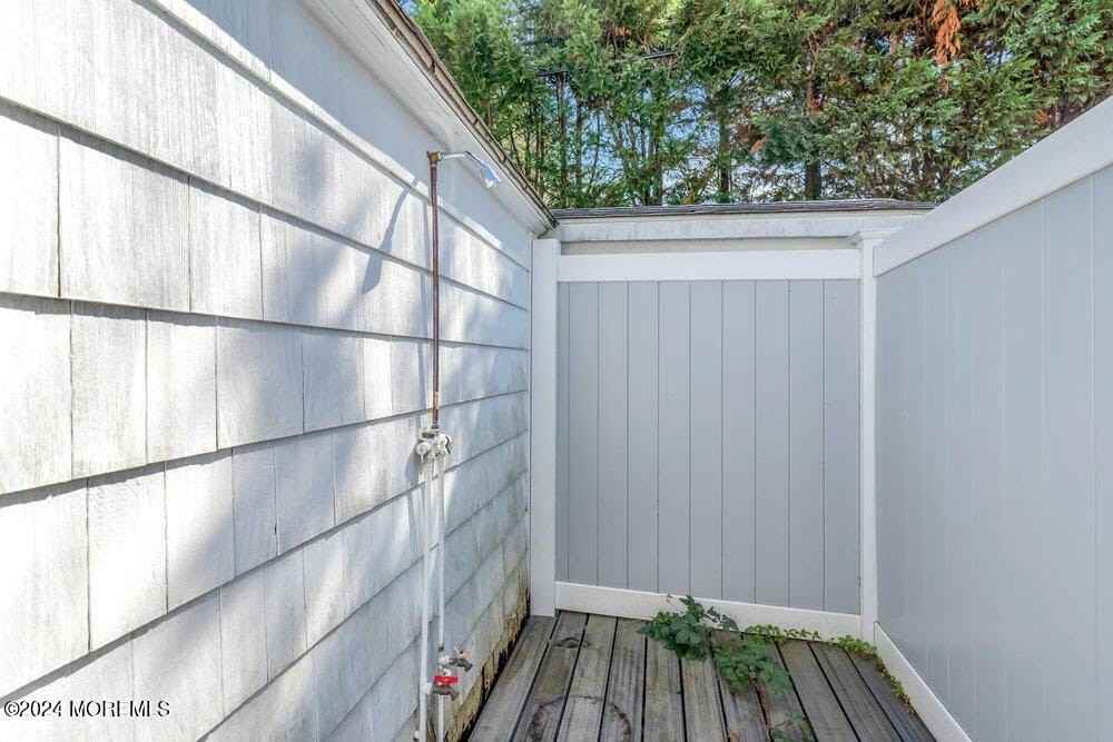 310 Brooklyn Blvd - Photo 5 of 50