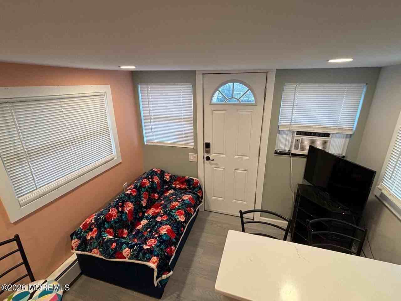 2 Neptune Pl - Photo 4 of 8