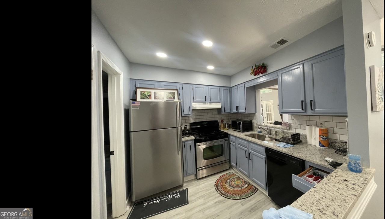 933 Ohara Dr - Photo 3 of 30