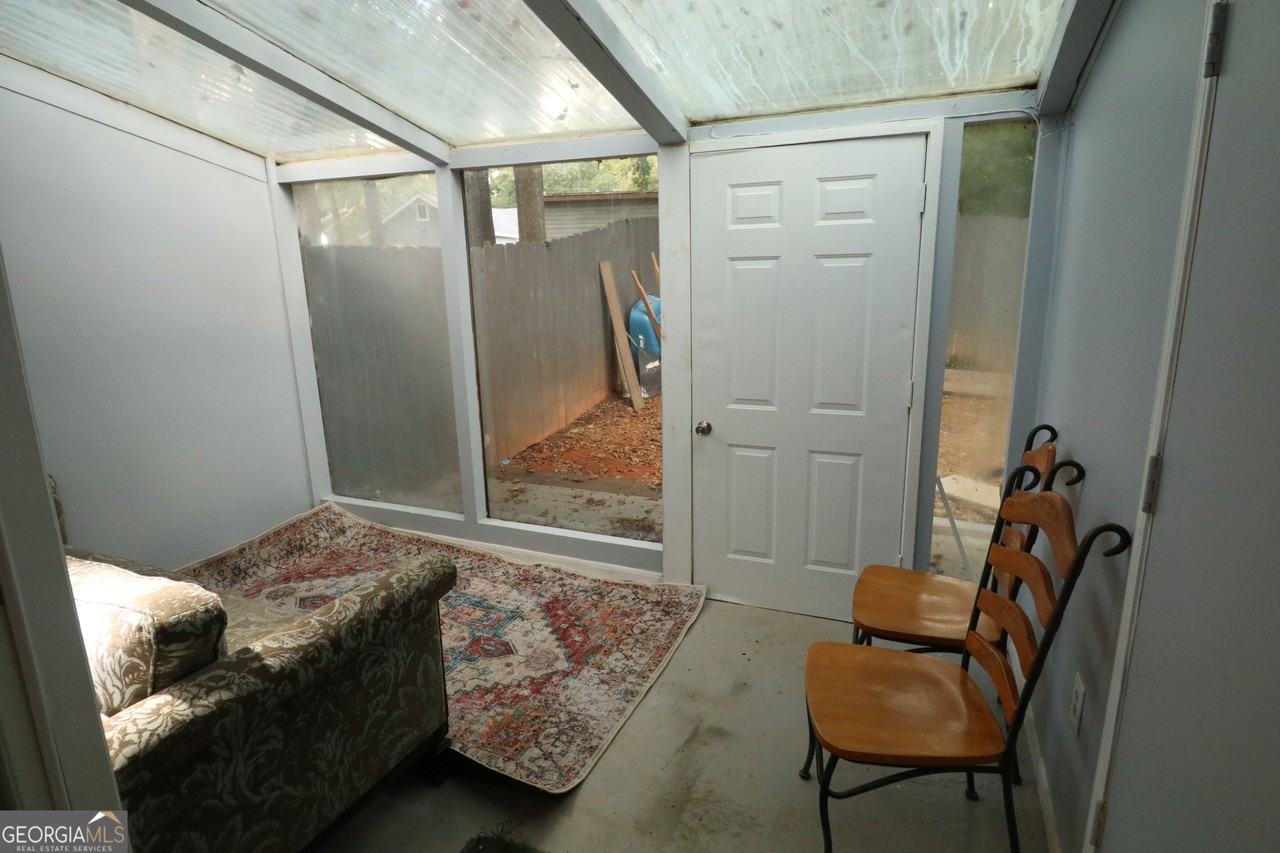 933 Ohara Dr - Photo 7 of 30