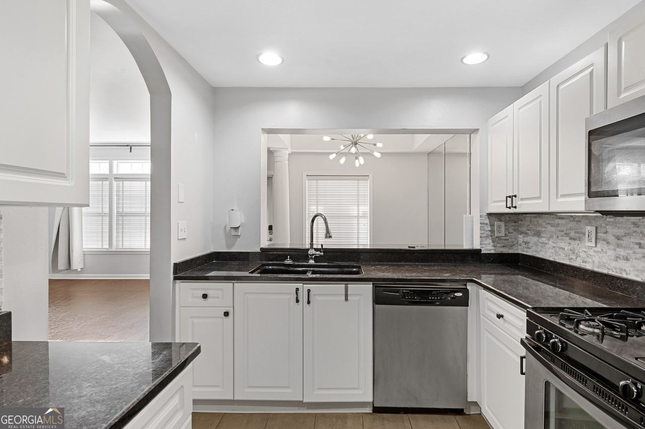 220 Renaissance Pkwy Ne Apt 2119 #2119 - Photo 3 of 19