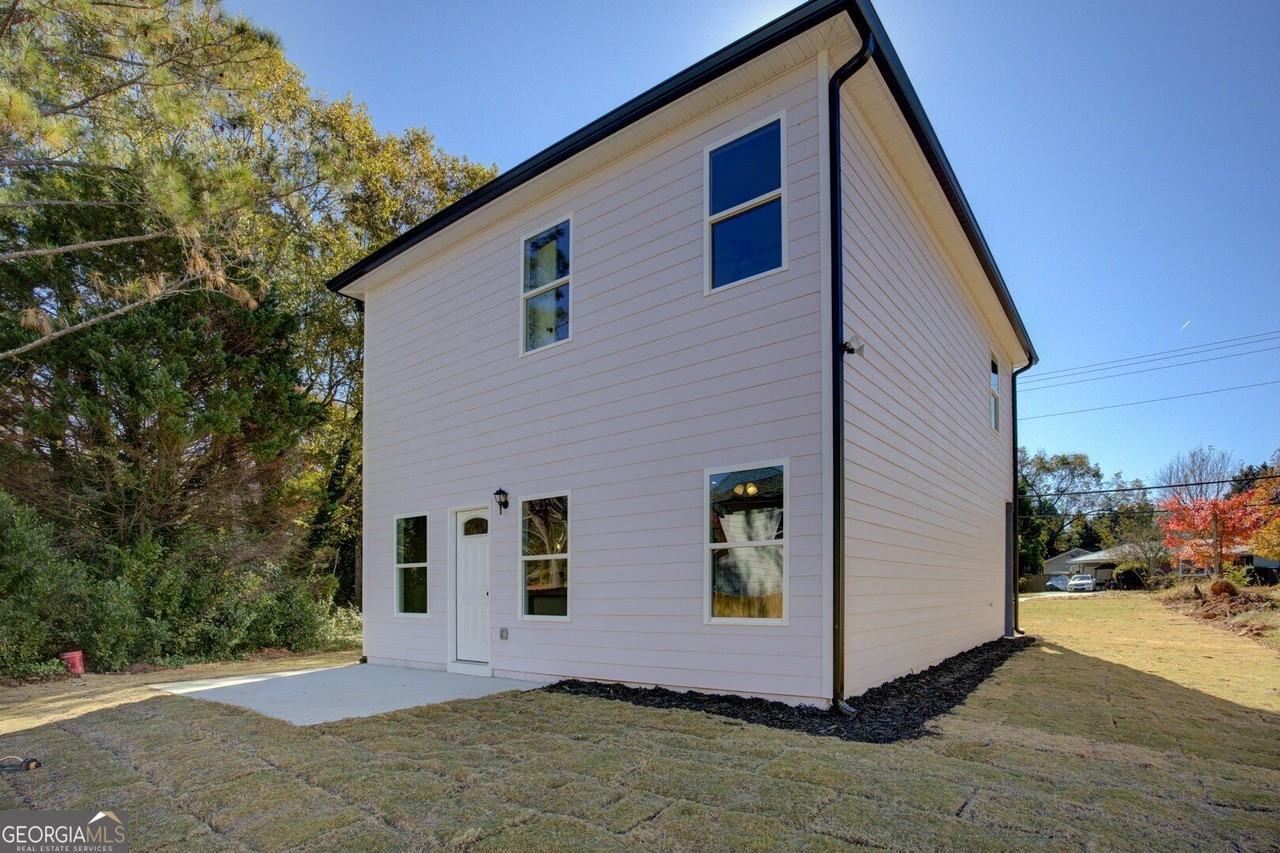 523 E Chappell St - Photo 3 of 33