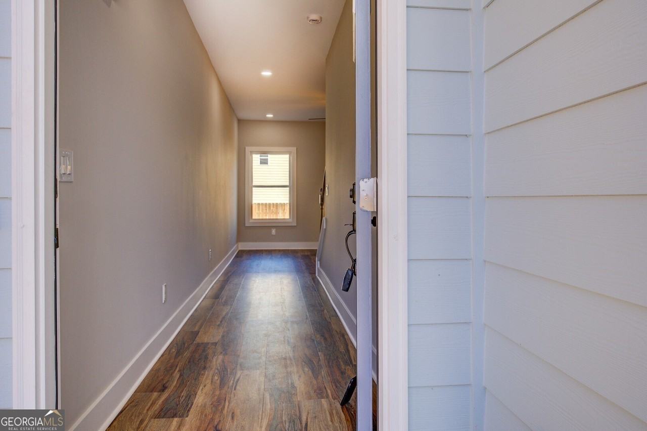 523 E Chappell St - Photo 5 of 33