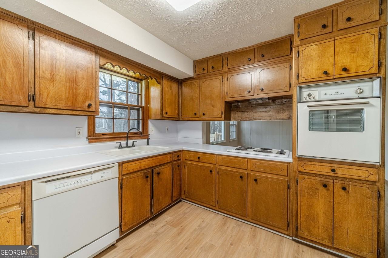 1678 Pounds Rd - Photo 7 of 30