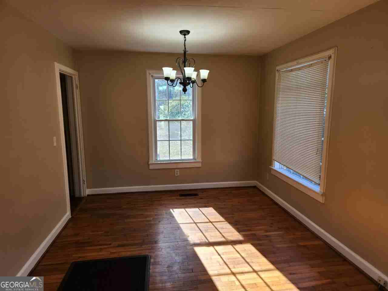 719 Charlton St Nw - Photo 3 of 9