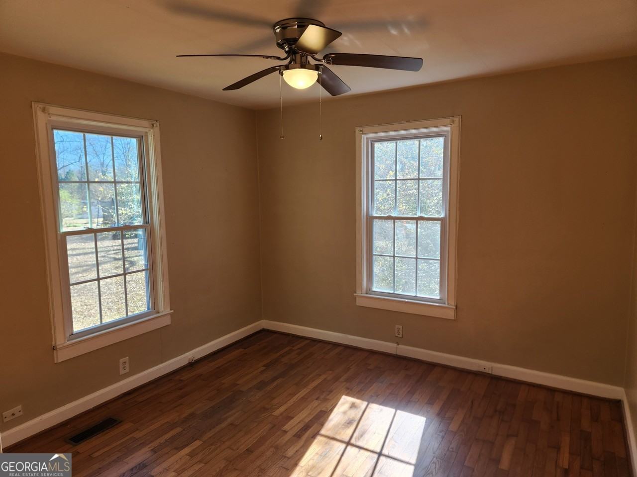 719 Charlton St Nw - Photo 5 of 9