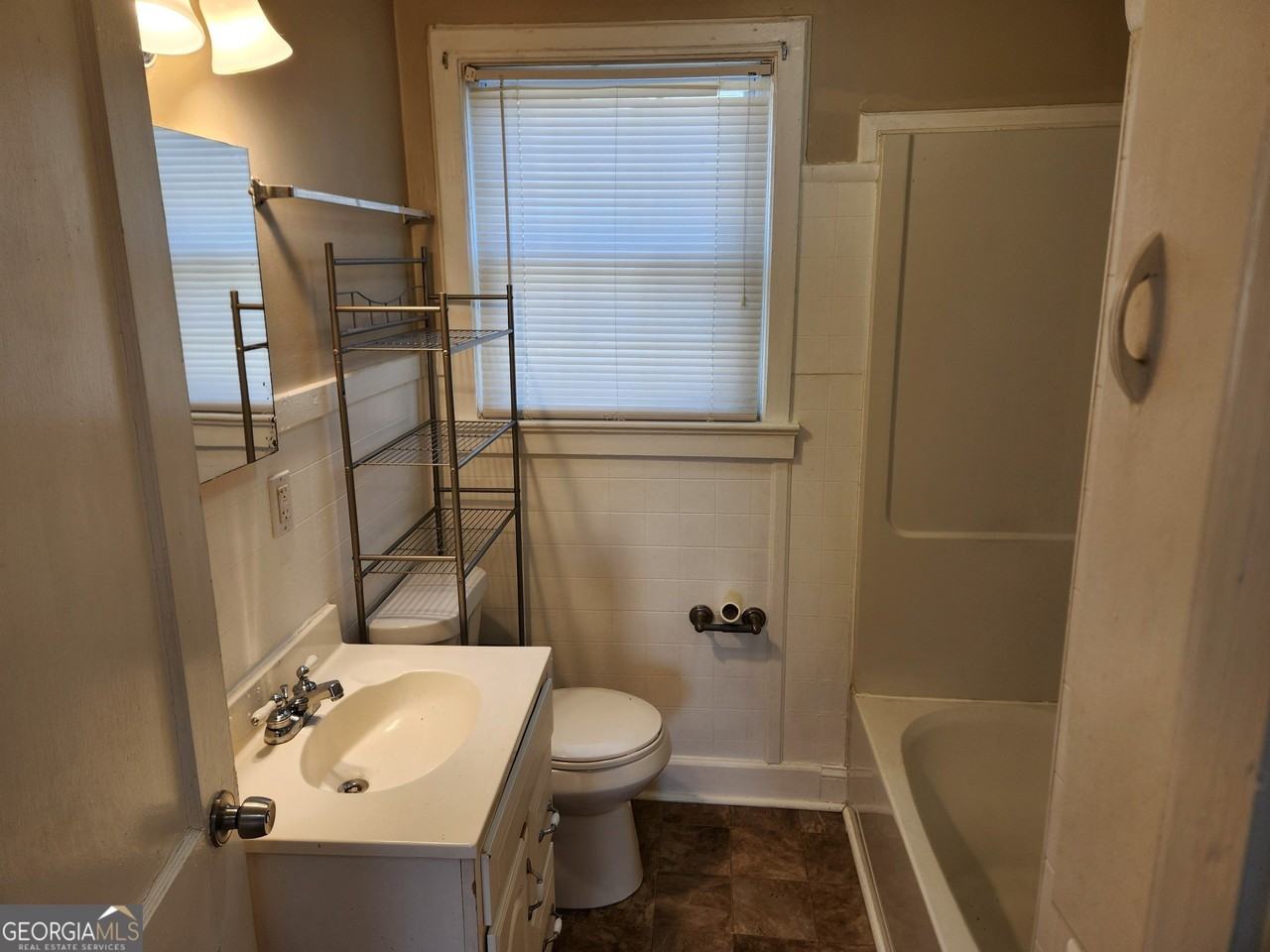 719 Charlton St Nw - Photo 7 of 9