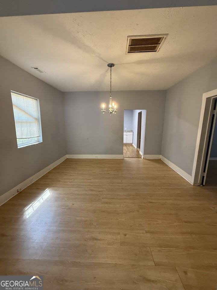 1006 W College Ext - Photo 3 of 18