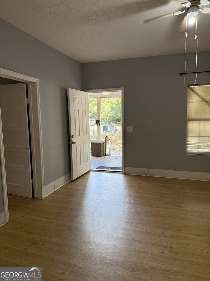 1006 W College Ext - Photo 5 of 18