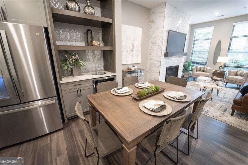 1052 Fraser Street unit: 1052 #1052 - Photo 5 of 32