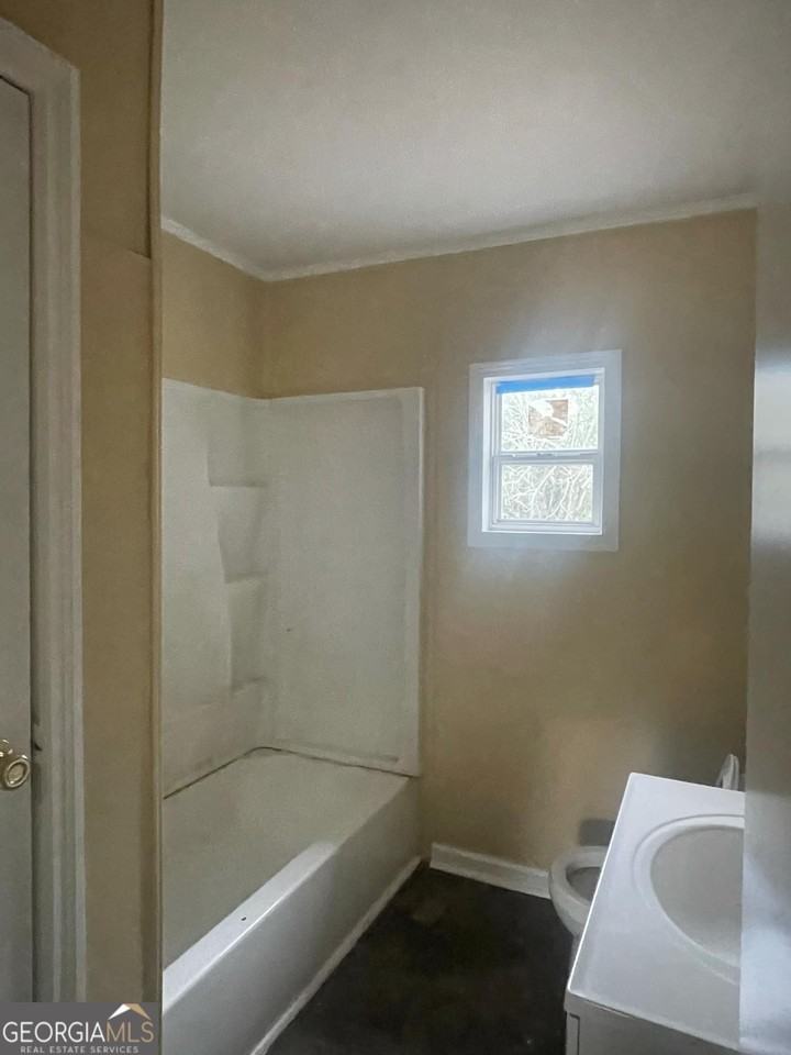 211 Poplar St - Photo 6 of 6