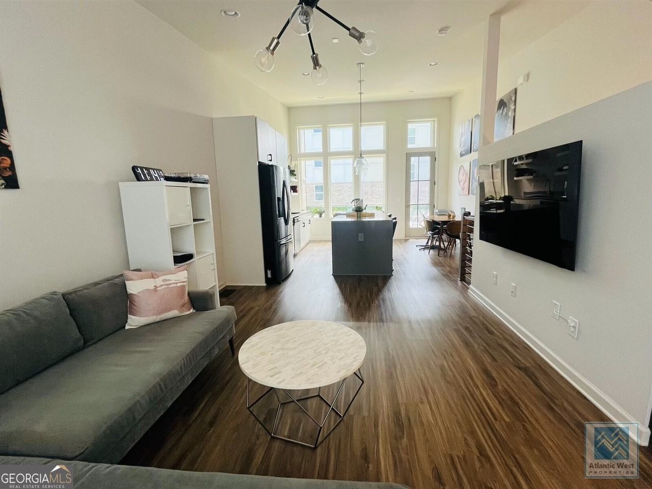 440 Latta St Ne - Photo 2 of 14