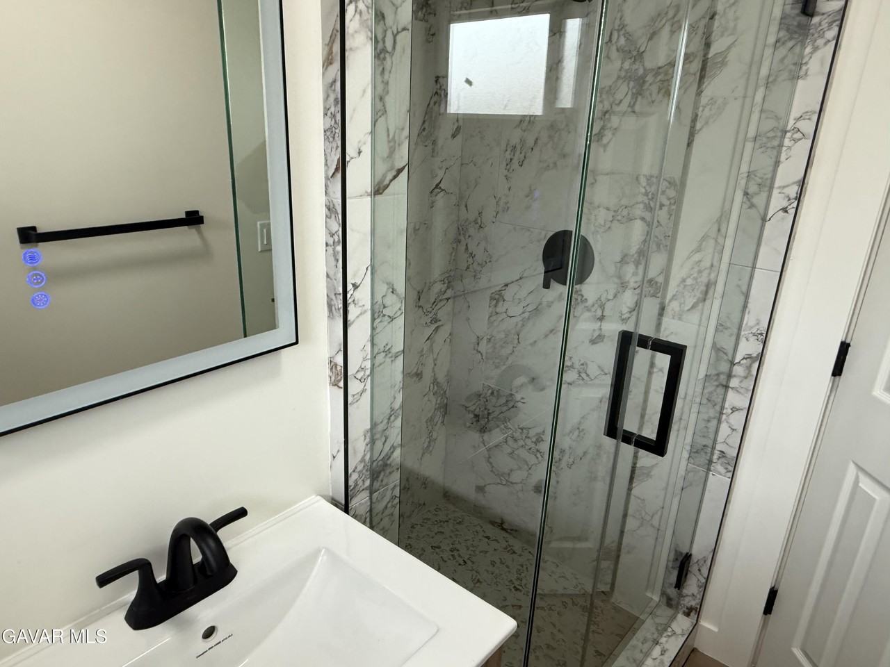 45433 Lorimer Ave - Photo 7 of 10