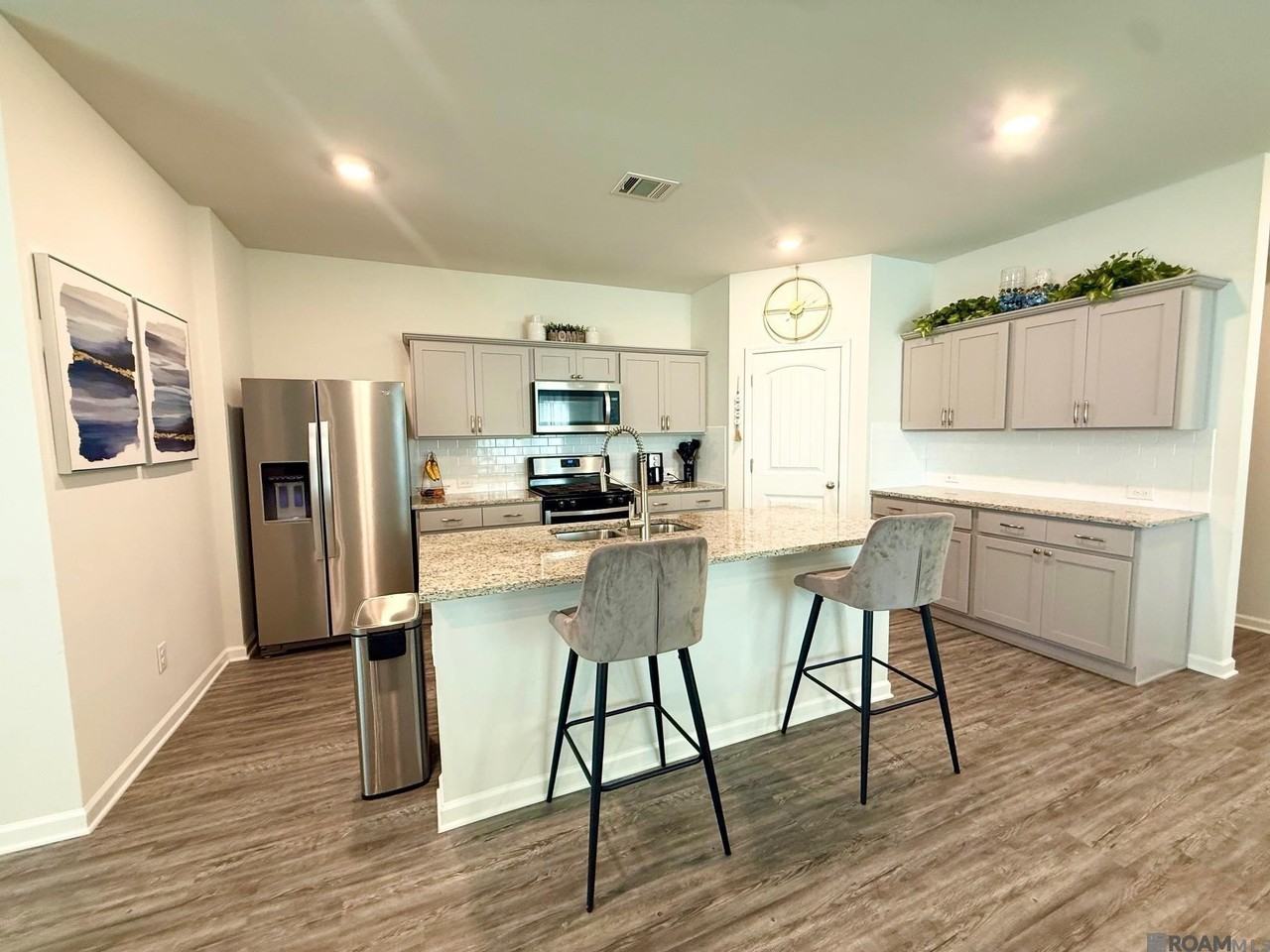 35648 Avery Dr - Photo 2 of 27