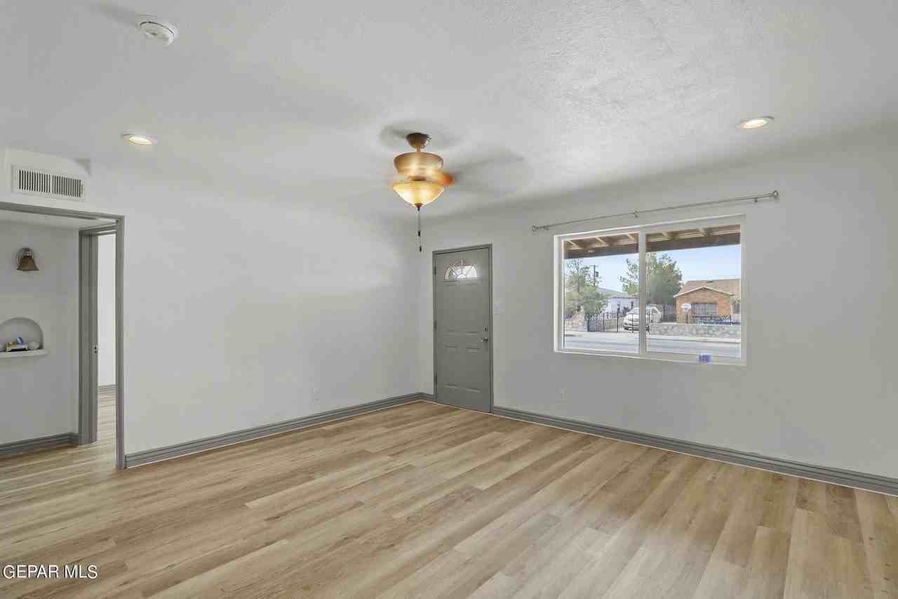 7709 Parral Dr - Photo 2 of 22