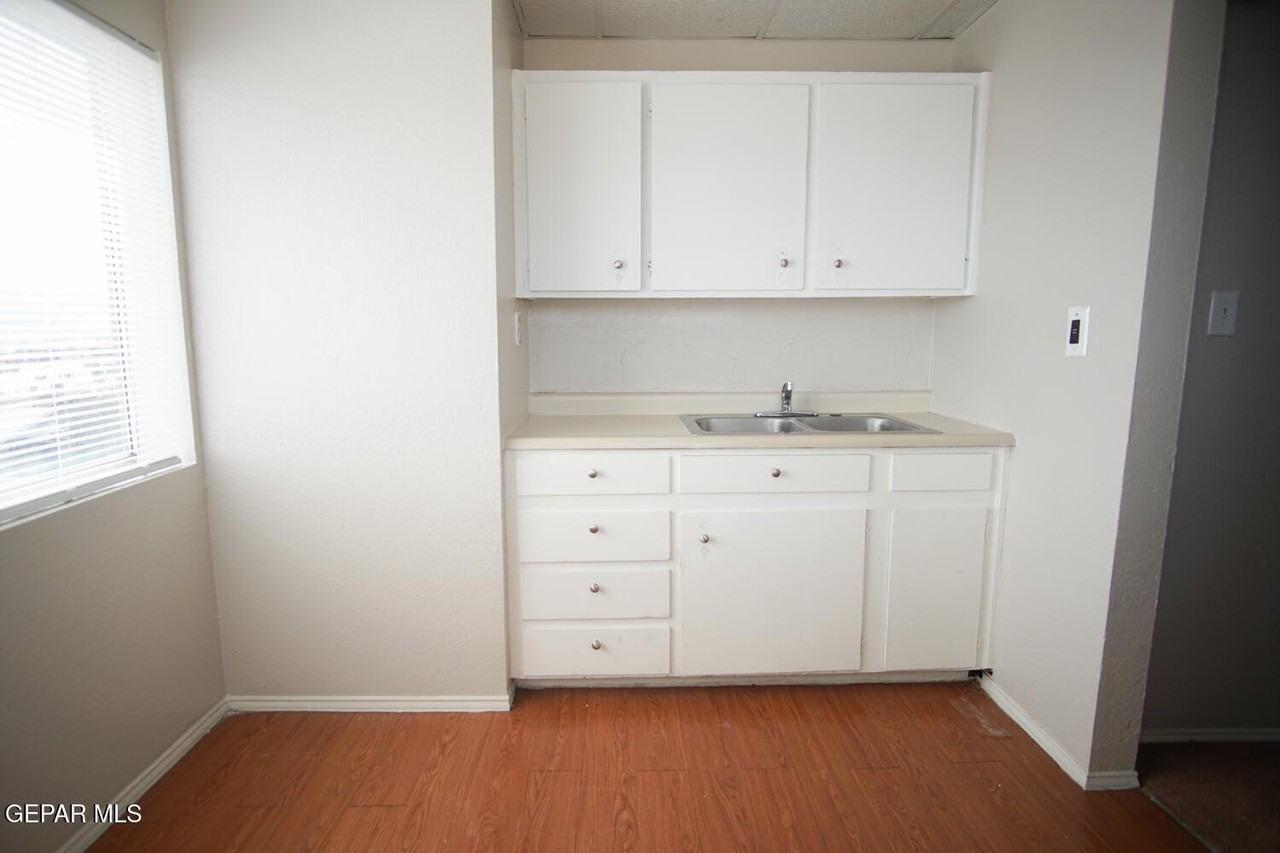 419 E Schuster Ave Apt 5 #5 - Photo 6 of 10