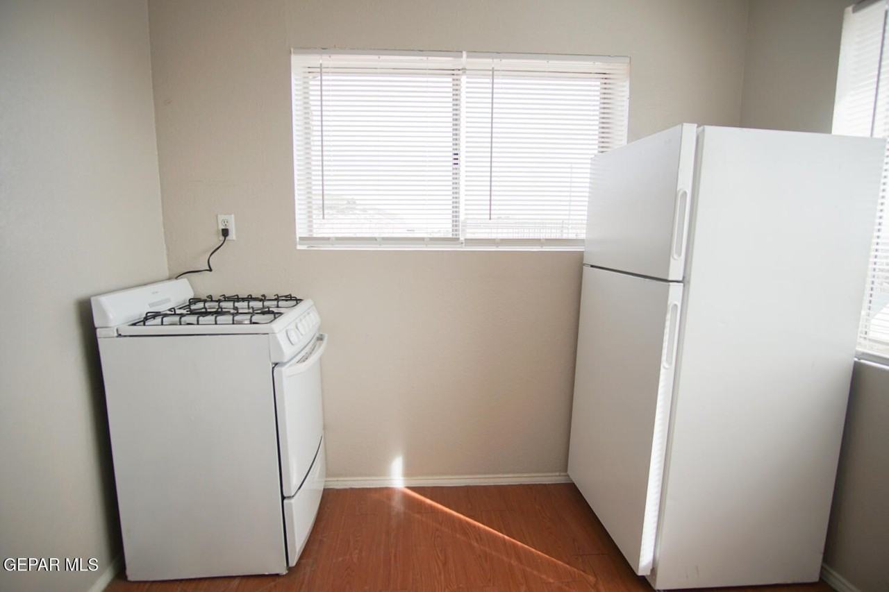 419 E Schuster Ave Apt 5 #5 - Photo 7 of 10