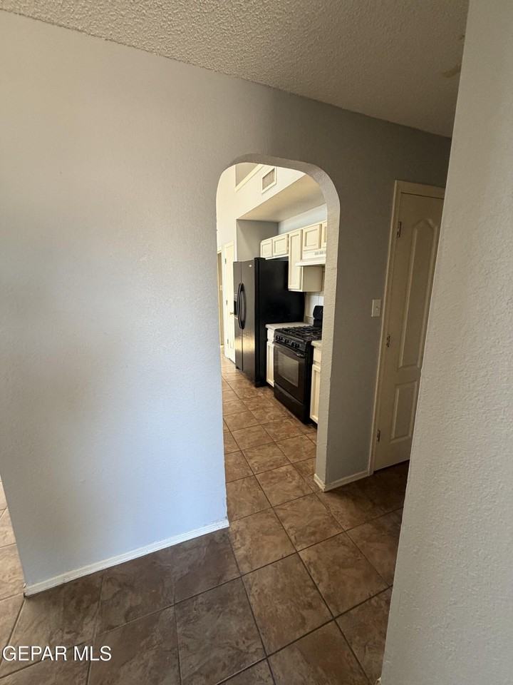 8613 Pilgrimage Cir - Photo 3 of 10