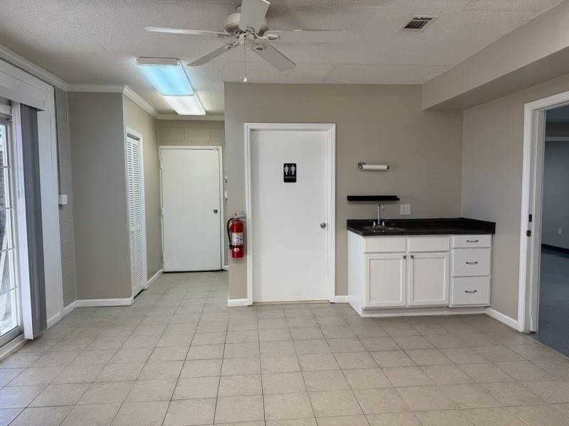 108 Elm Rd - Photo 5 of 10