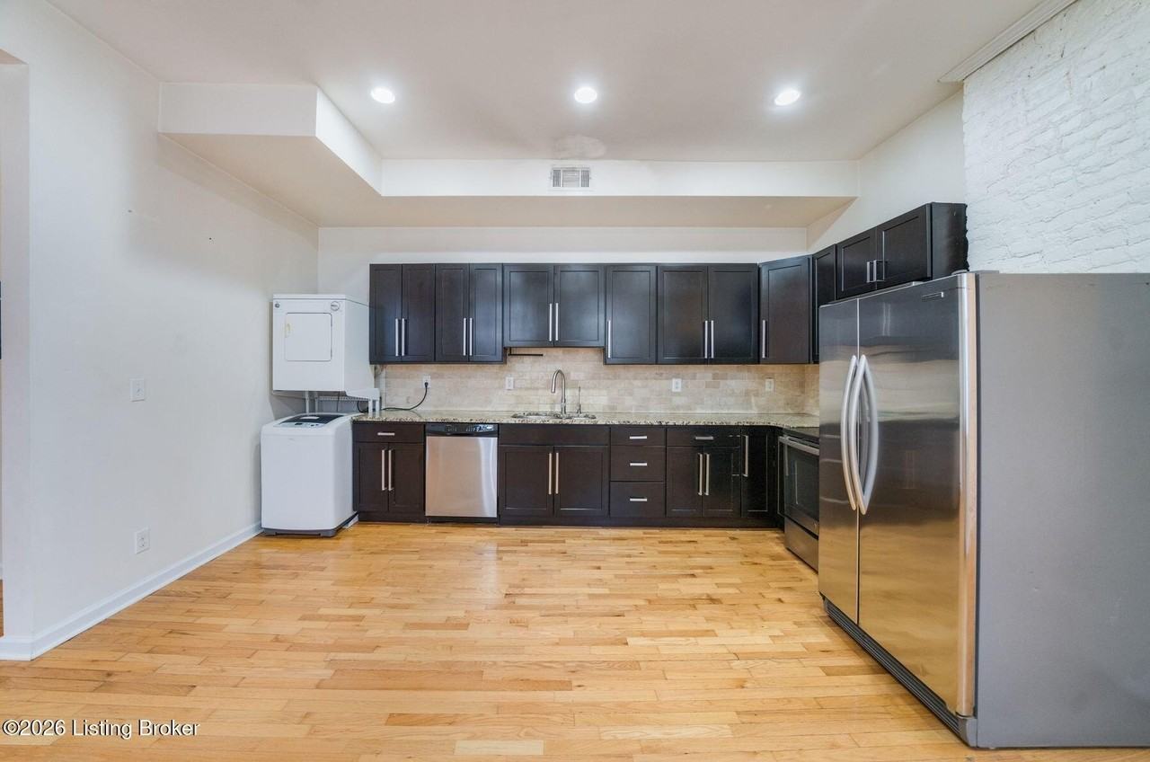 1104 E Saint Catherine St - Photo 3 of 25