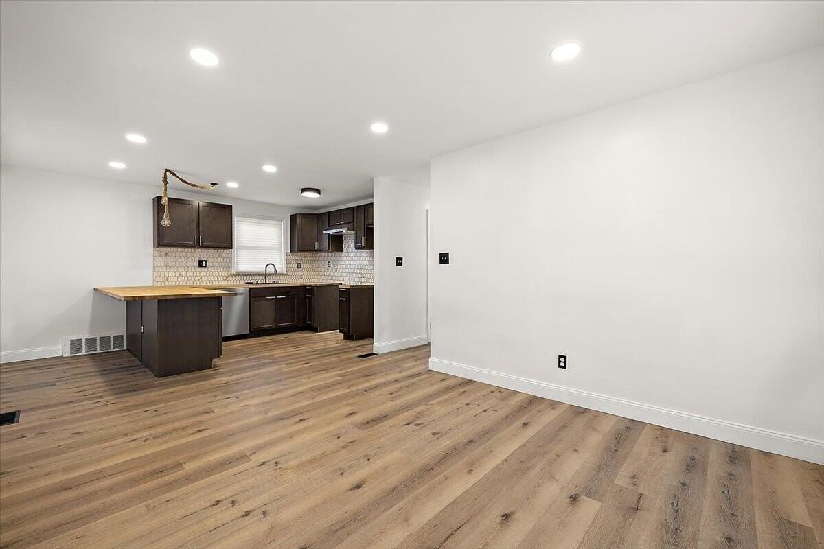 6106 Oldtown St - Photo 7 of 30