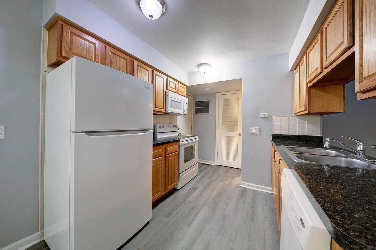 260 W Unadilla St Apt 5 #5 - Photo 4 of 14