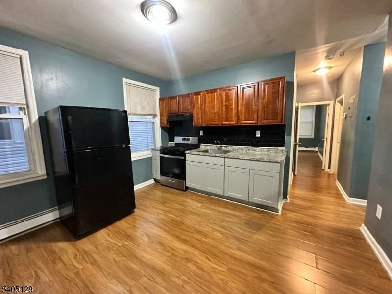 241 Wainwright St - Photo 4 of 11