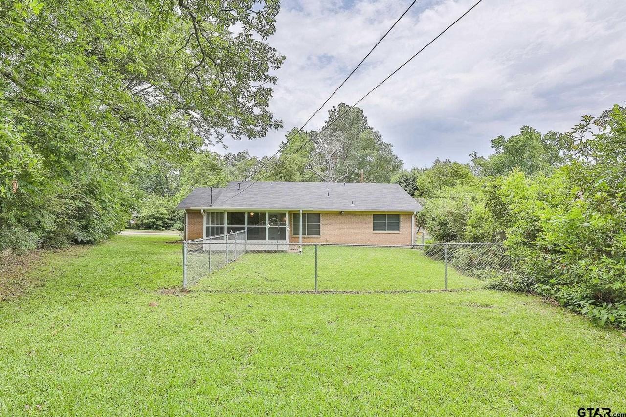 1707 Sampson Dr - Photo 5 of 24