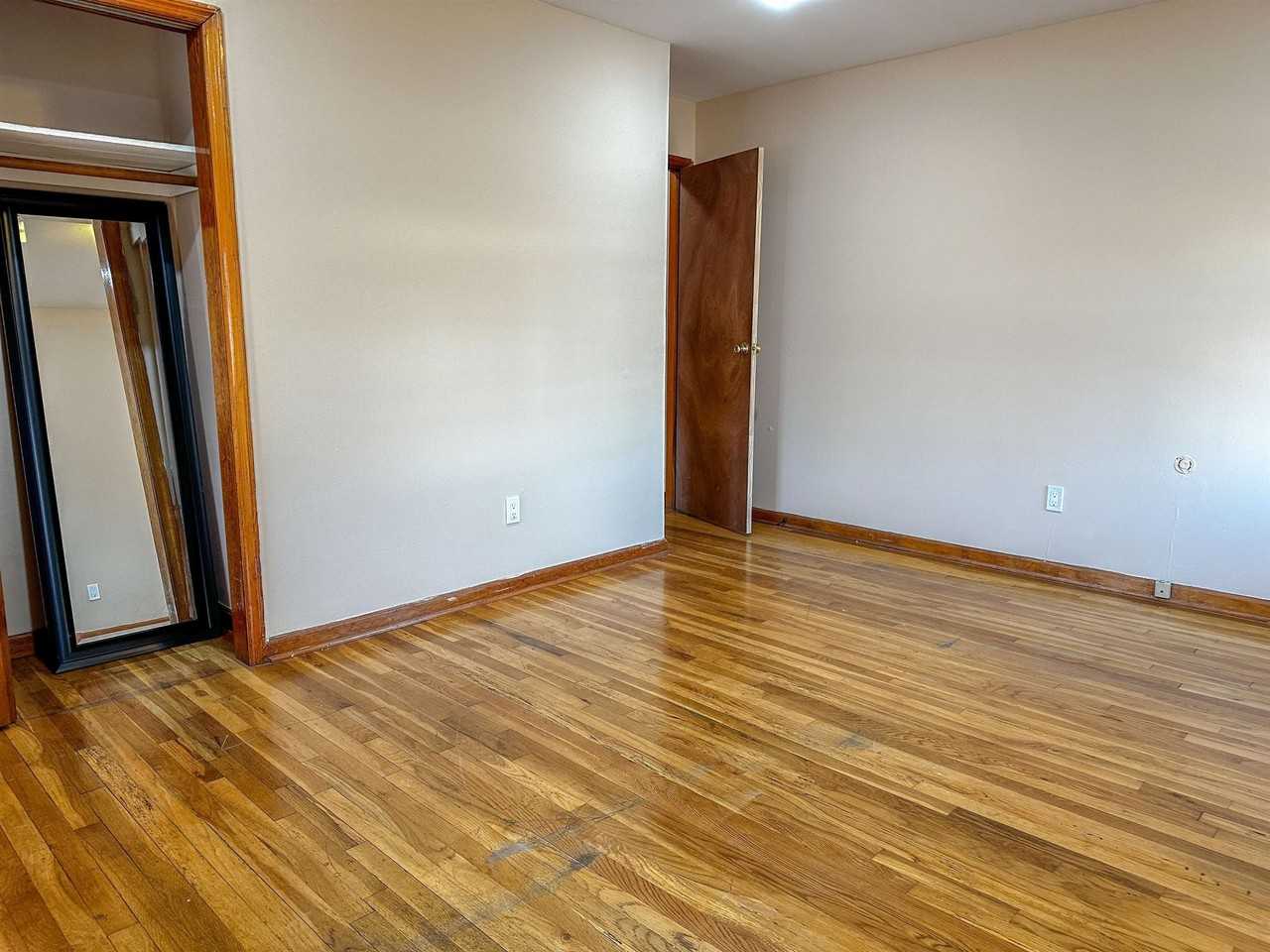 325 John St #5 - Photo 4 of 24