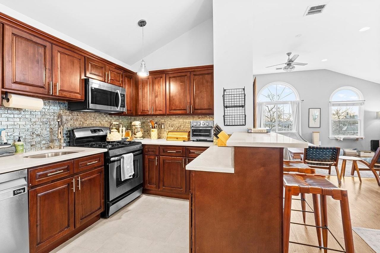 359 Webster Ave #2 - Photo 5 of 17