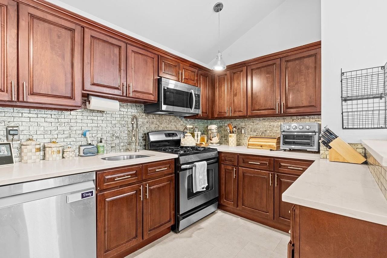 359 Webster Ave #2 - Photo 6 of 17