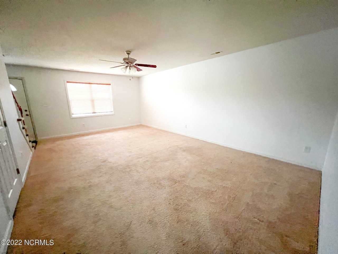 242 Smallwood Rd - Photo 5 of 12