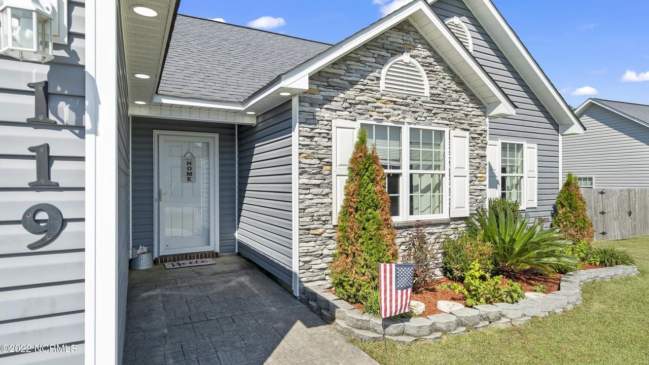 119 Silver Queen Ln - Photo 3 of 29