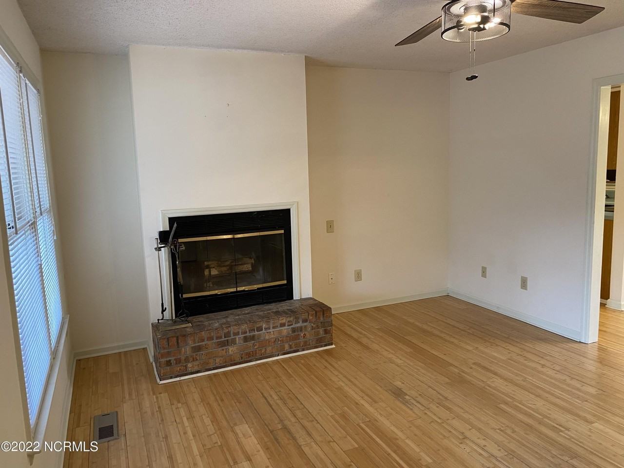 60 Vernon Ln - Photo 3 of 14