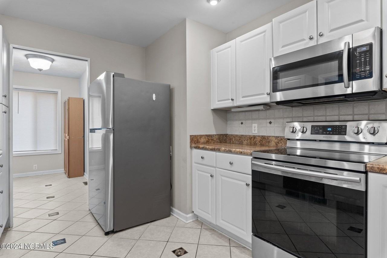 221 Firetree Ln - Photo 6 of 50