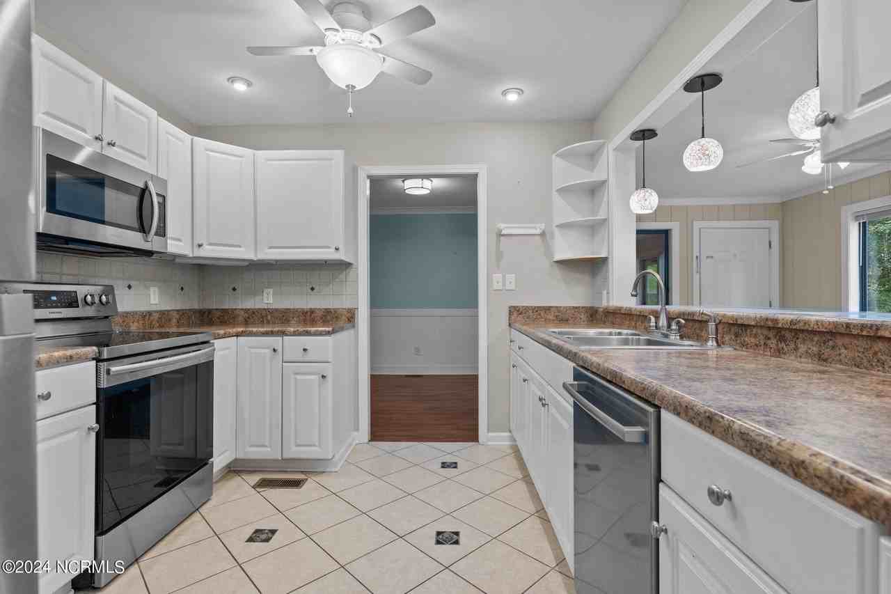 221 Firetree Ln - Photo 7 of 50