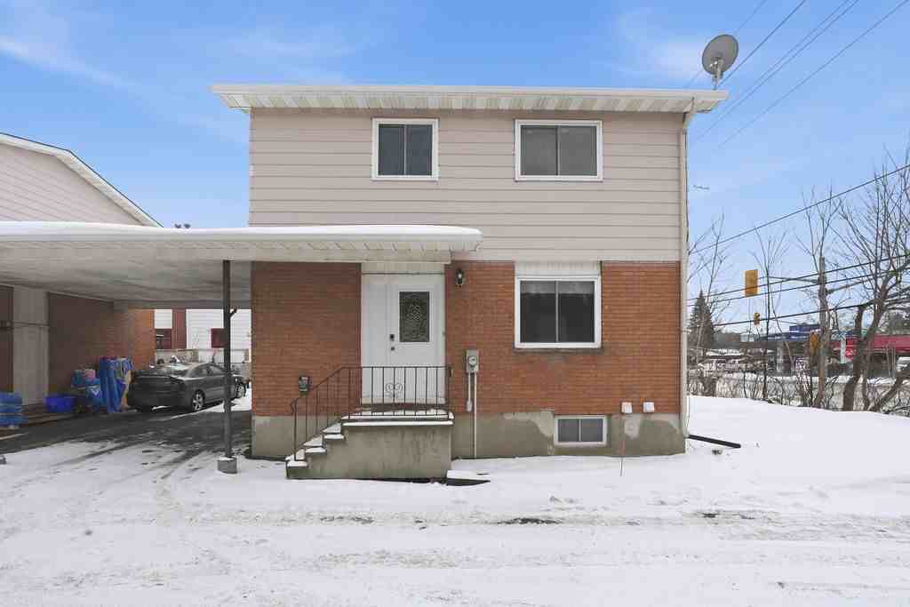 2035 Saint Laurent Boulevard - Photo 2 of 26