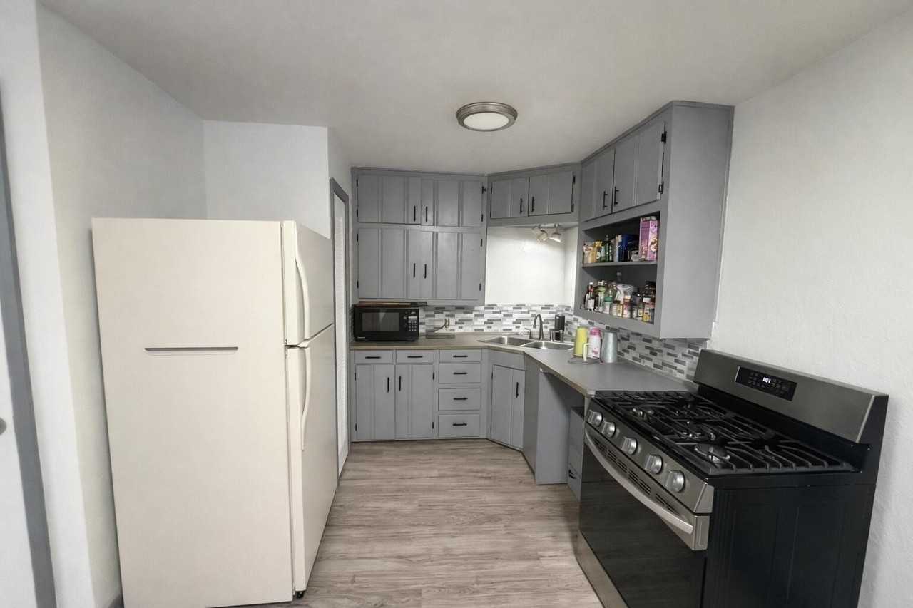 3404 42nd St - Photo 4 of 12