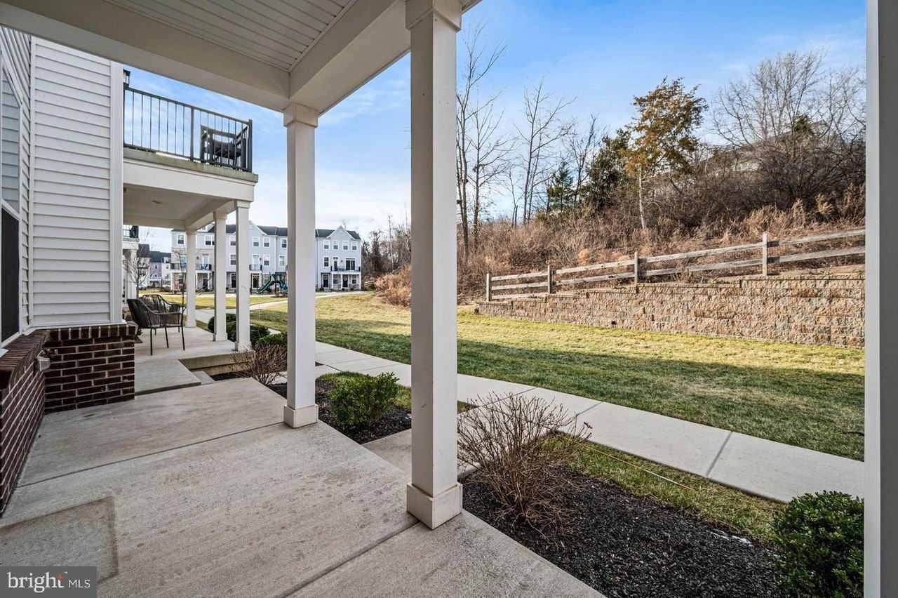 983 Skylar Ct - Photo 2 of 50