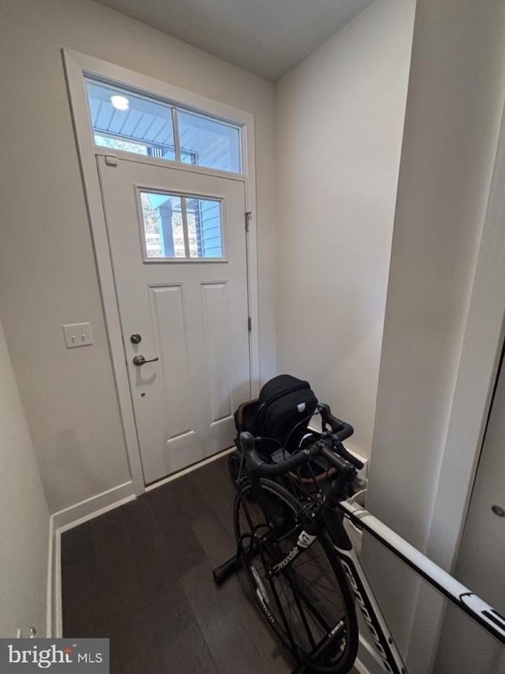 983 Skylar Ct - Photo 3 of 50