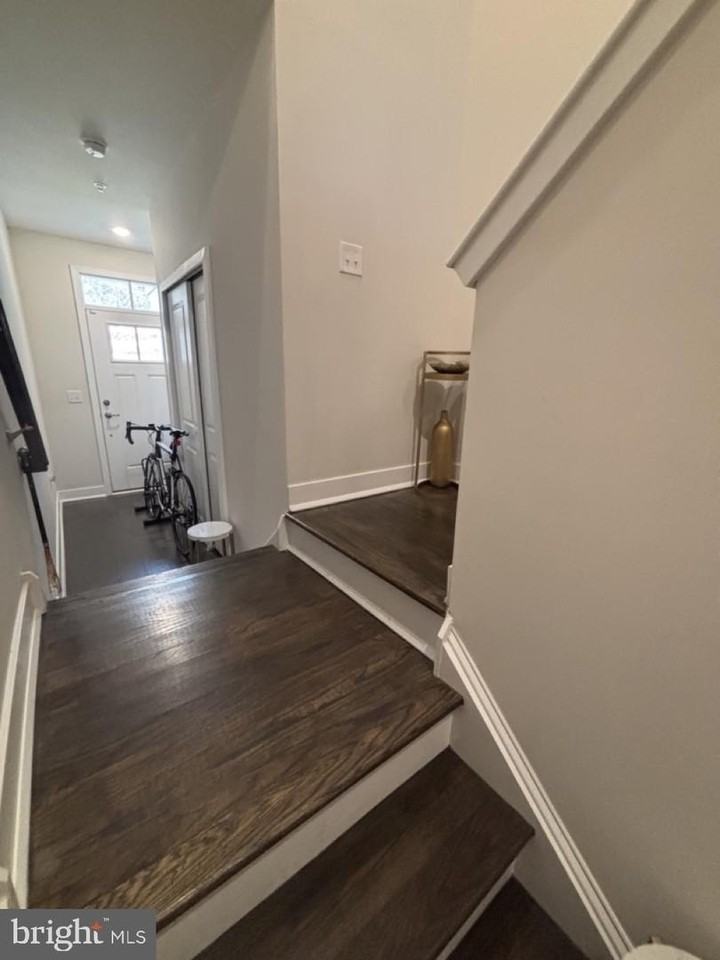 983 Skylar Ct - Photo 4 of 50